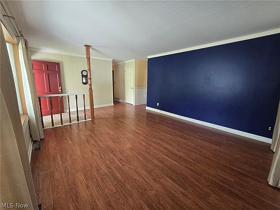 3rd image of 3923 Lake Rd
