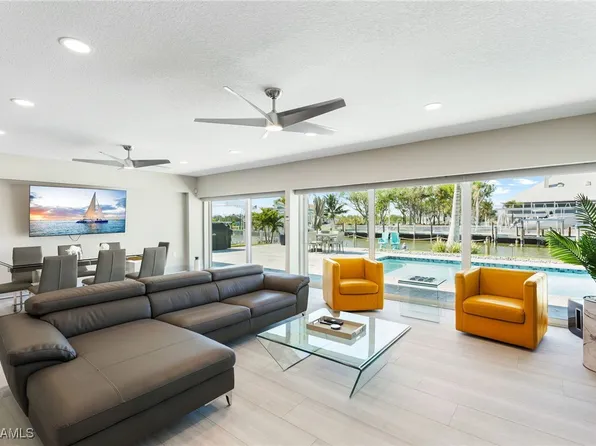 18548 Cutlass Dr, Fort Myers Beach, FL 33931