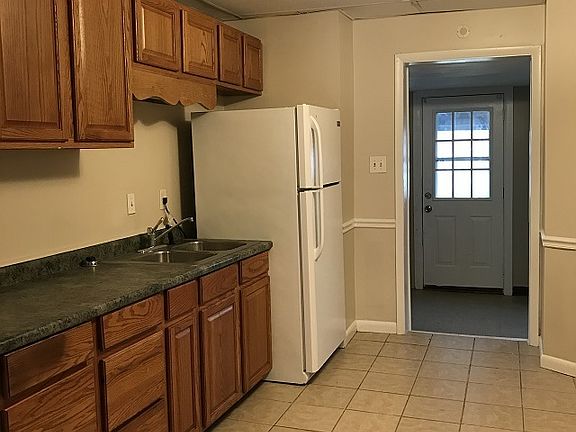 5th image of 438 W Franklin St