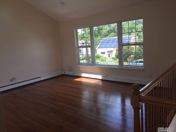 3rd image of 182 E 10th St