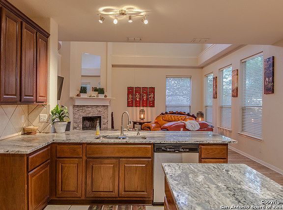 4th image of 508 Woodland Oaks Dr