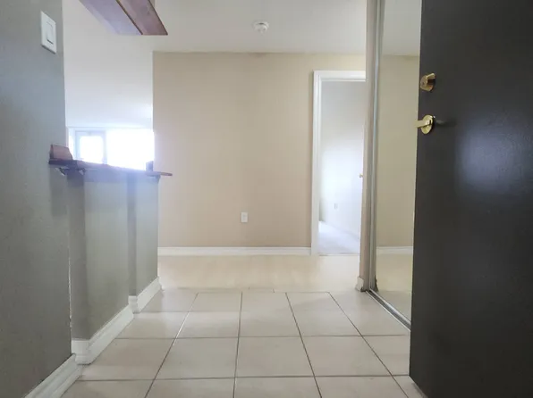 6720 Glen Erin Dr #913, Mississauga, ON L5N 3K8