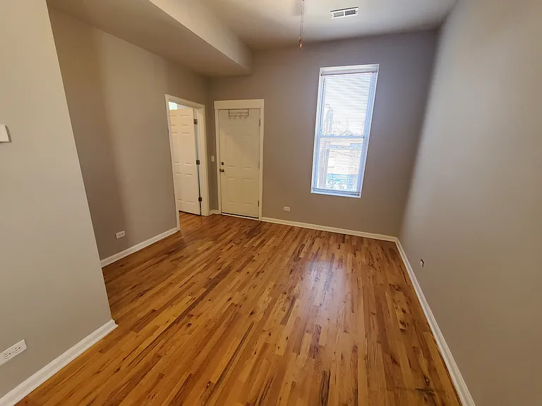 1532 W 18th Pl #2R — Photo 4