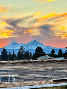 3843 NE Oakside Loop, Bend, OR, 97701