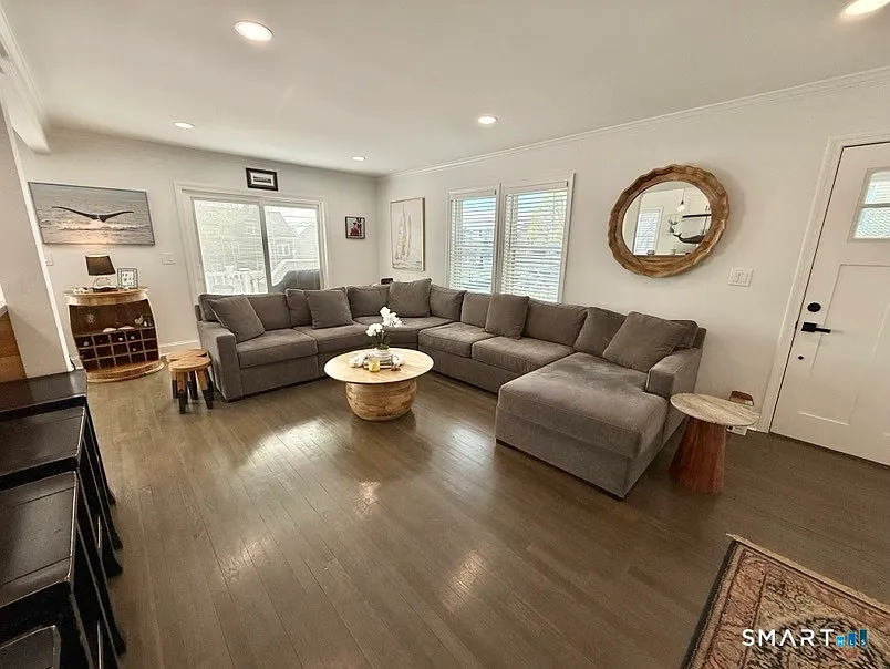 3 bed, 2.5 bath, 2202 sqft, $3,600 — Photo 4