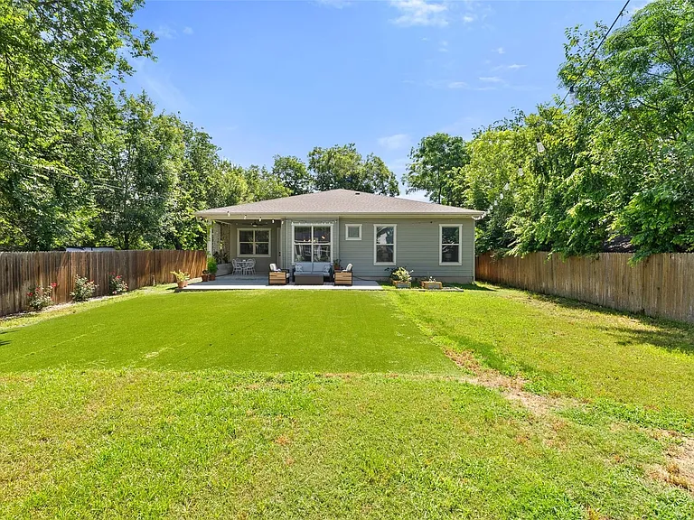 1410 Hart St — Photo 32