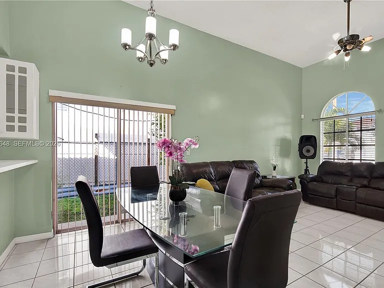 14138 SW 164th Ter — Photo 7