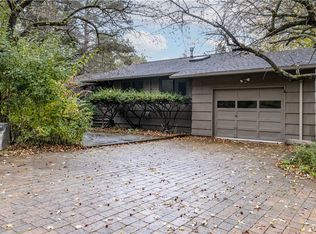 16 Lincklaen Dr, Cazenovia, NY 13035