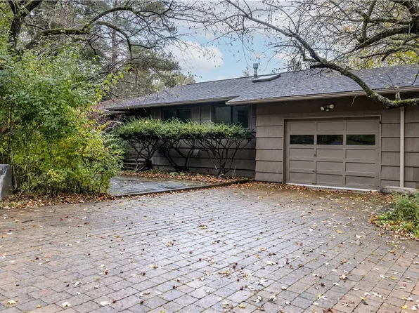 16 Lincklaen Dr, Cazenovia, NY 13035