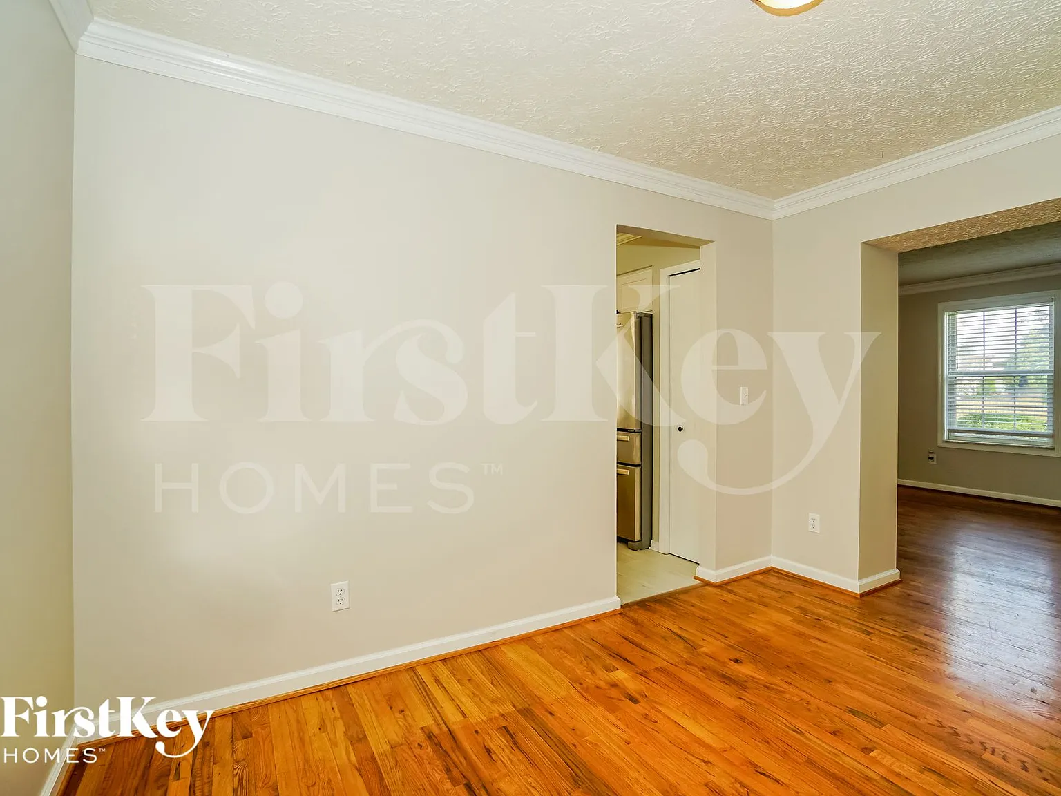 4 bed, 2.5 bath, 1716 sqft, $3,060 — Photo 4