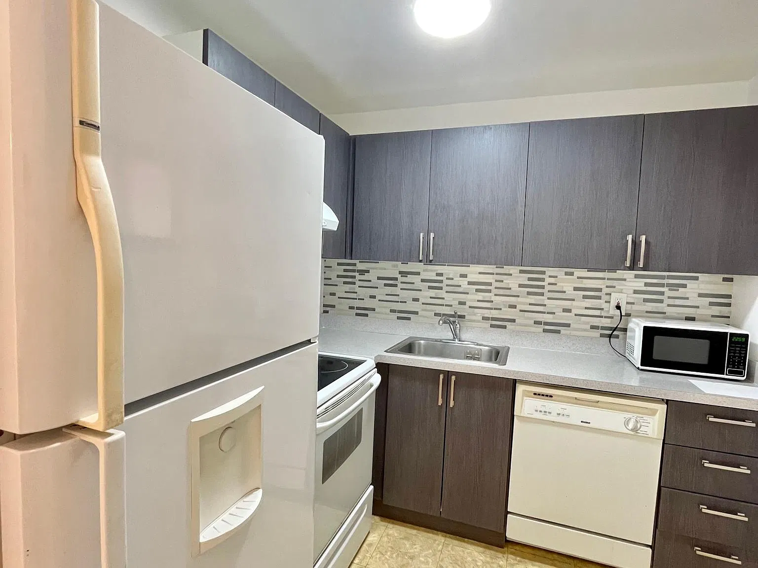 1 bed, 1.5 bath, 630 sqft, $2,000 — Photo 2