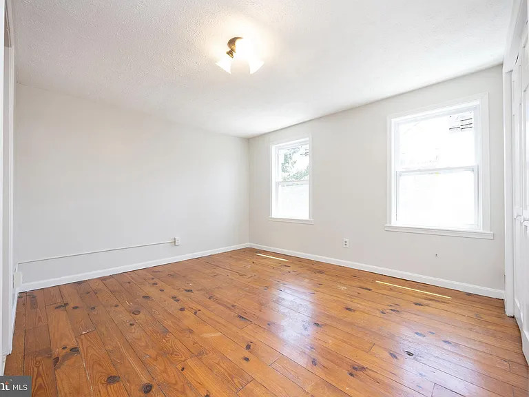 206 E Cross St — Photo 20