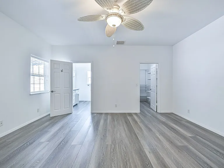 317 W Shamrock Ave — Photo 47