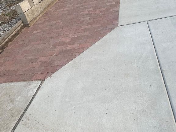 3rd image of 6442 Louise Pl NE
