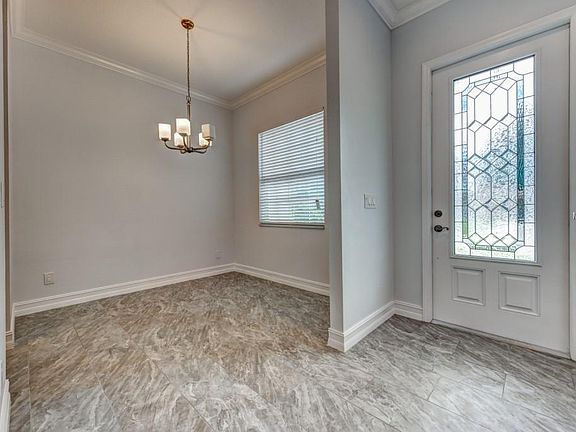 3rd image of 513 E Hilda Dr