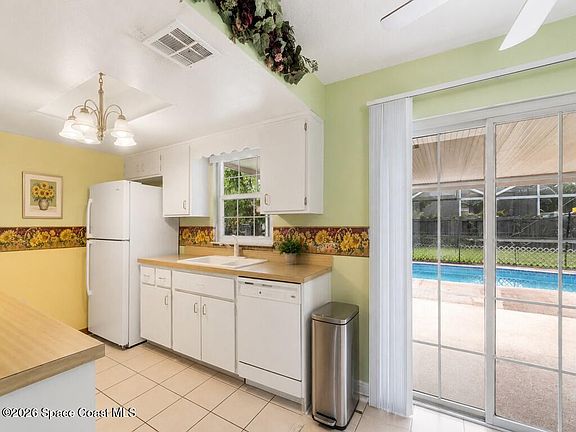 3rd image of 689 Caballero Ave SE
