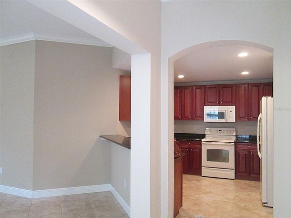 5th image of 240 W End Dr Unit 811