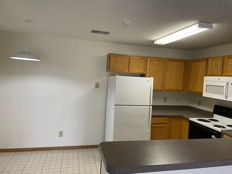 Hollow Creek IV Apartments — Photo 4