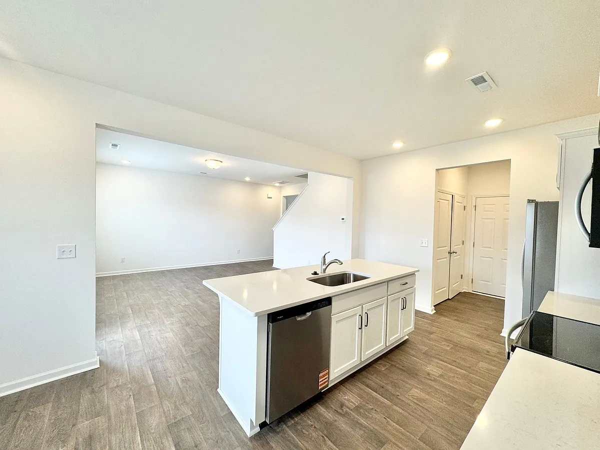Building Photo - 1360 Stork Dr