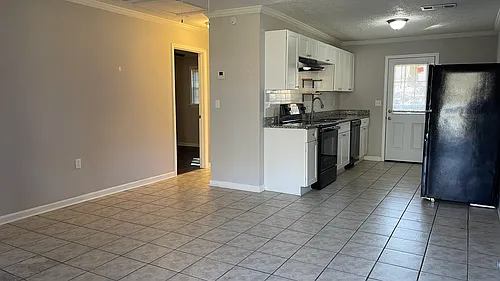 221 Greenbriar Dr #3 Photo 1