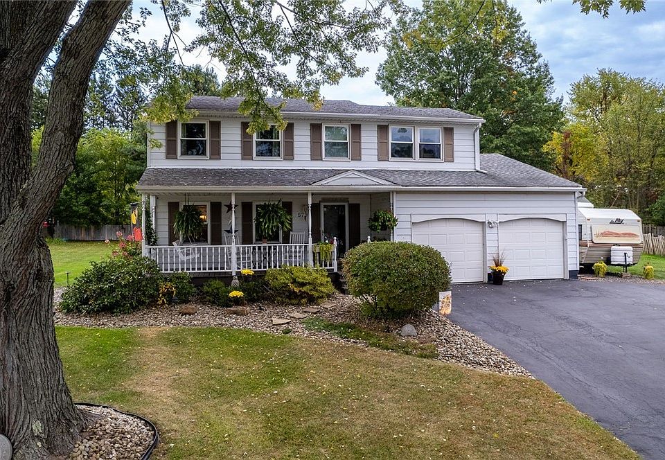 1st image of 579 Willow Dr SE