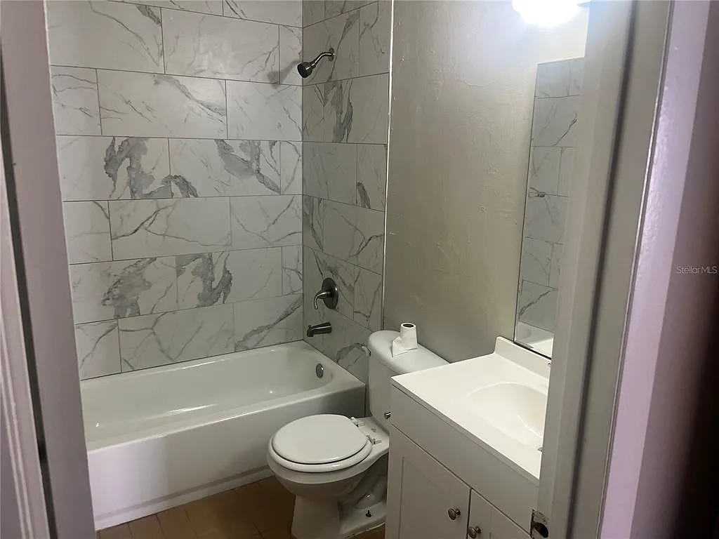 2 bed, 1.0 bath, 800 sqft, $1,000 — Photo 3