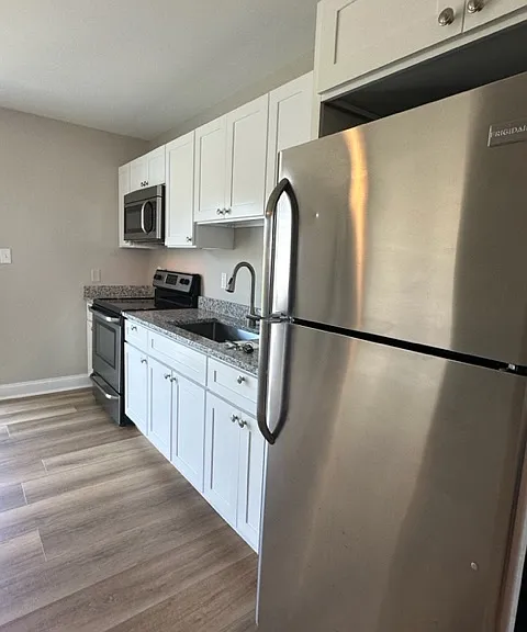3074 Maiden Ln — Photo 3