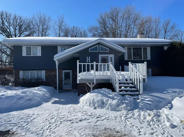 101 16th Ave, Roseau, MN 56751