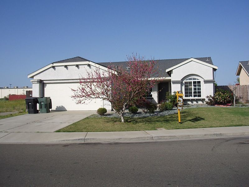 1st image of 2809 Redwood Ave