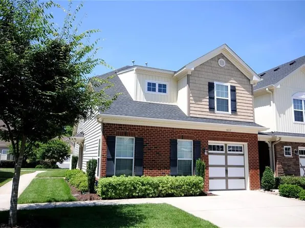 827 Harvest Green Ln, Chesapeake, VA 23320