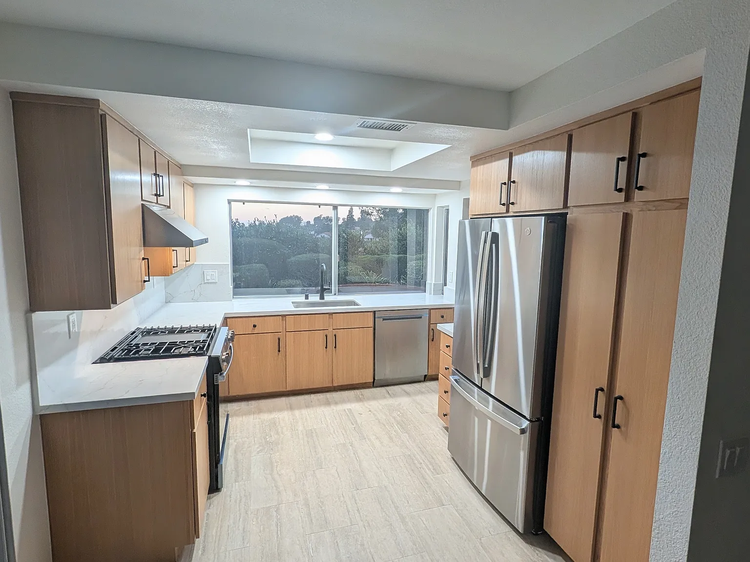 3 bed, 1594 sqft, $4,695 — Photo 4