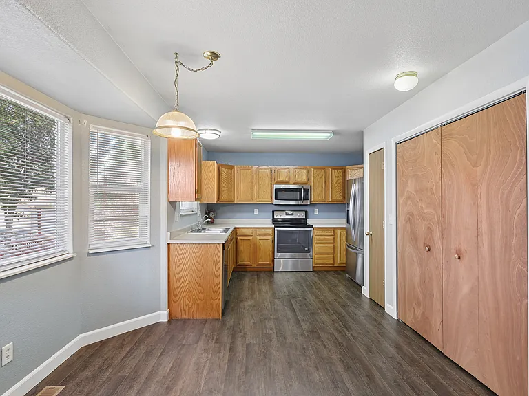 1336 Roseville Dr — Photo 9