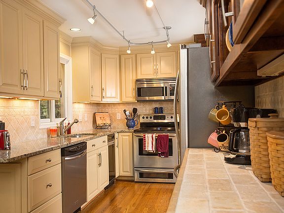 2nd image of 6414 Fairway Forest Dr