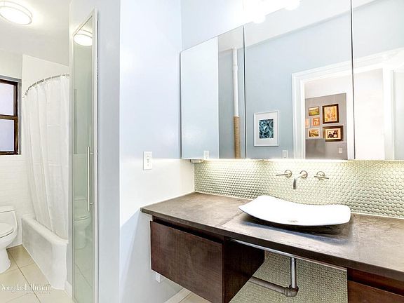 5th image of 315 E 77th St APT 1H