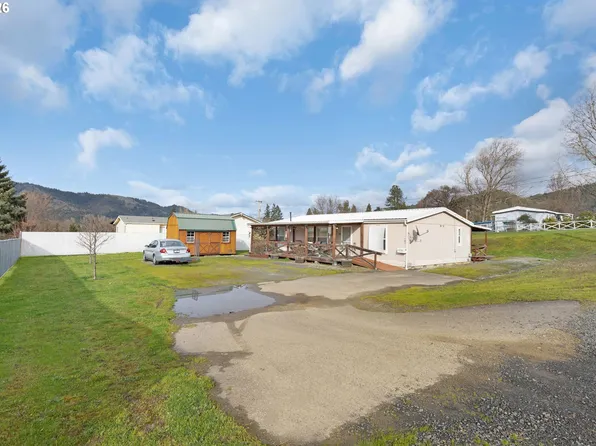 583 Suncrest St, Myrtle Creek, OR 97457