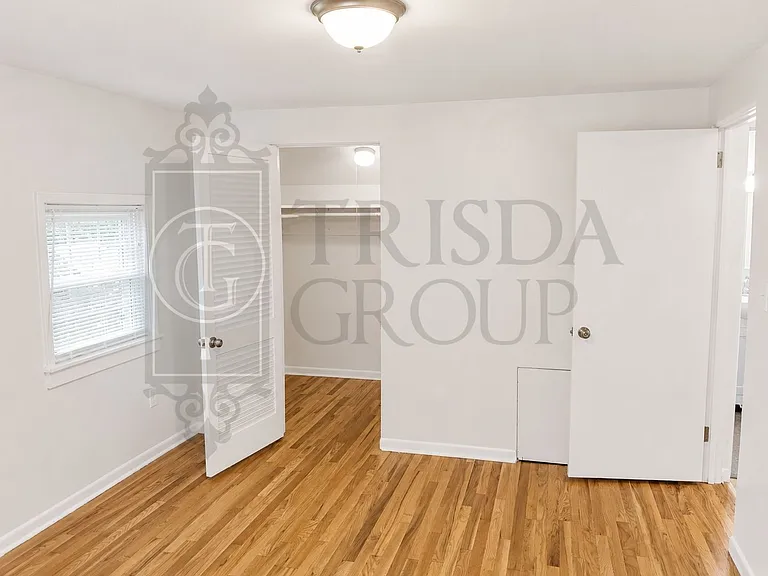 2361 Bensonia Ave — Photo 21
