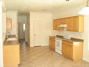 5th image of 1065 E Crescent Ct