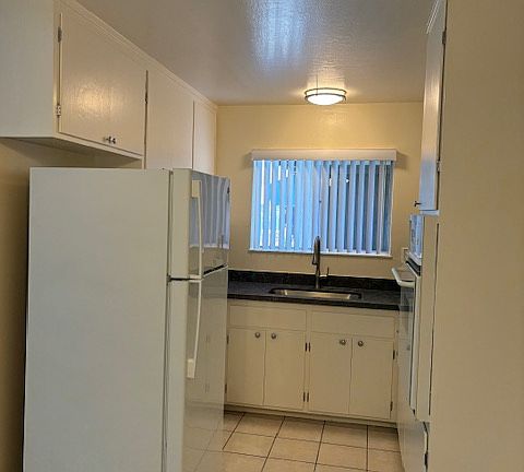 5th image of 850 Roble Ave #G