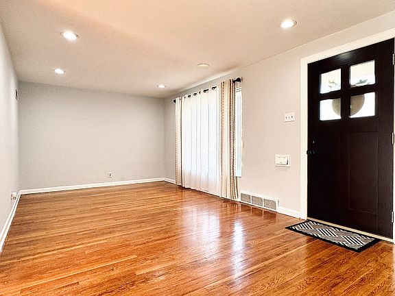 2nd image of 7340 Idamor Ln