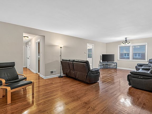 2nd image of 495 8th St