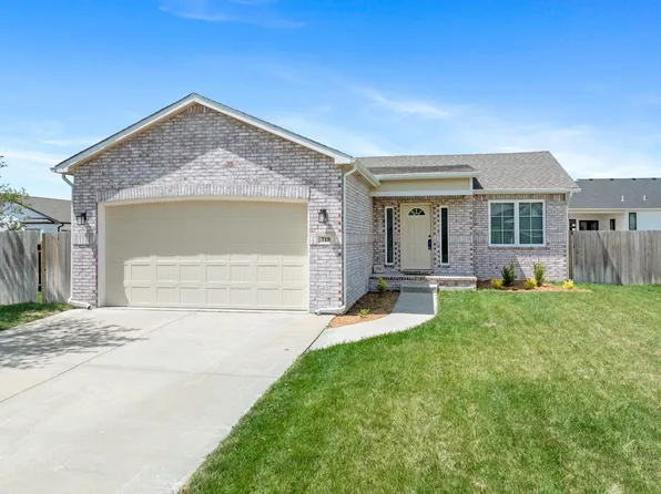 718 E Hedgewood St, Andover, KS 67002