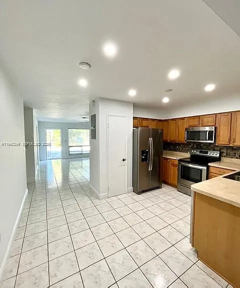 5650 NE 17th Ter #5650 — Photo 14