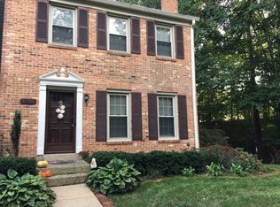 7907 Treeside Ct, Springfield, VA 22152