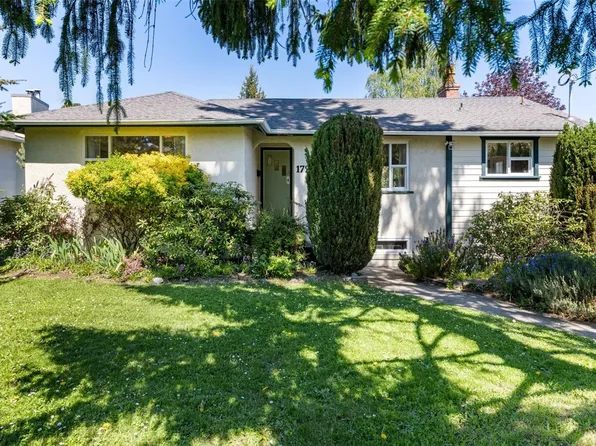 1728 Kenmore Rd, Saanich, BC V8N 2E7