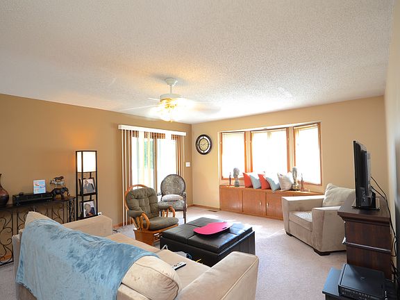 3rd image of 4513 Parkway Dr
