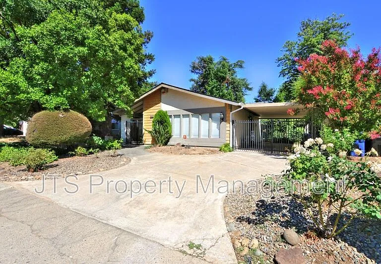 6830 Mellodora Dr — Photo 2