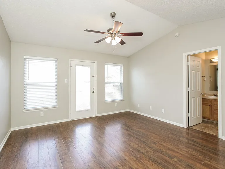 6906 W Dover Pl — Photo 8