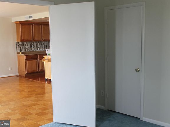 5th image of 4600 Duke St APT 1224