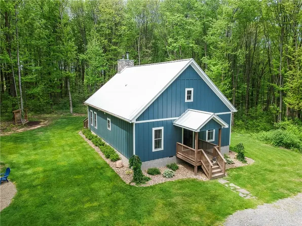 500 Shady Ln, Ellwood City, PA 16117