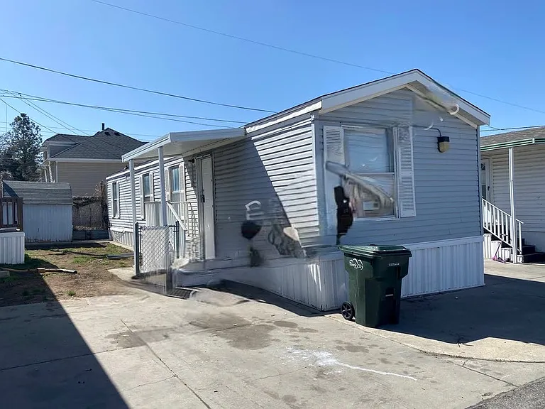 420 N 200 W #MAIN — Photo 1